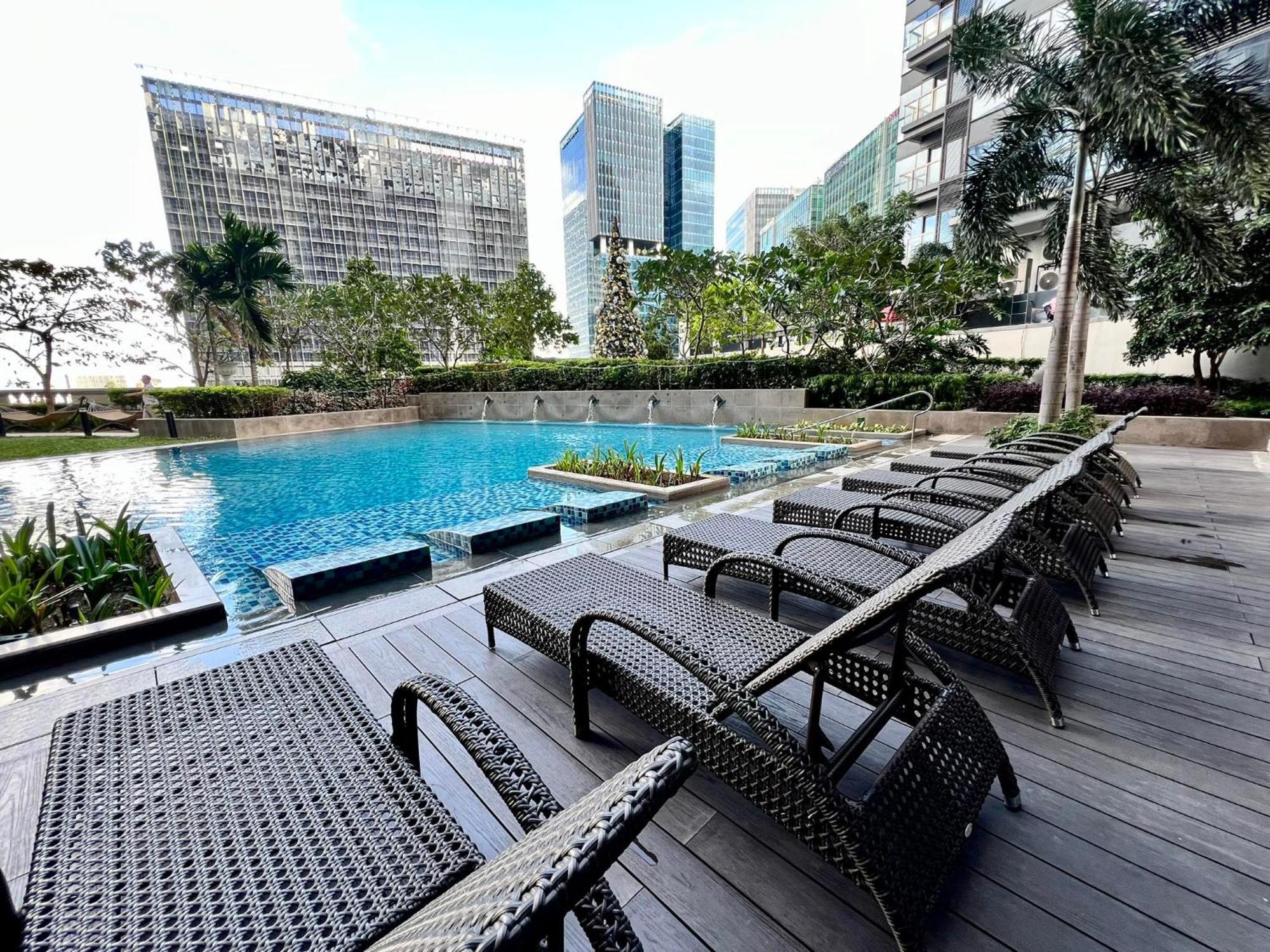 Hotel Vibe Condo At Uptown Parksuites Bgc Taguig Exterior foto
